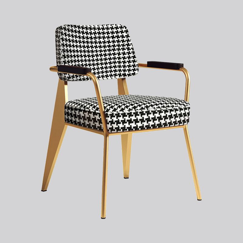 Sillón escandinavo interior Silla de comedor tapizada de metal con respaldo abierto