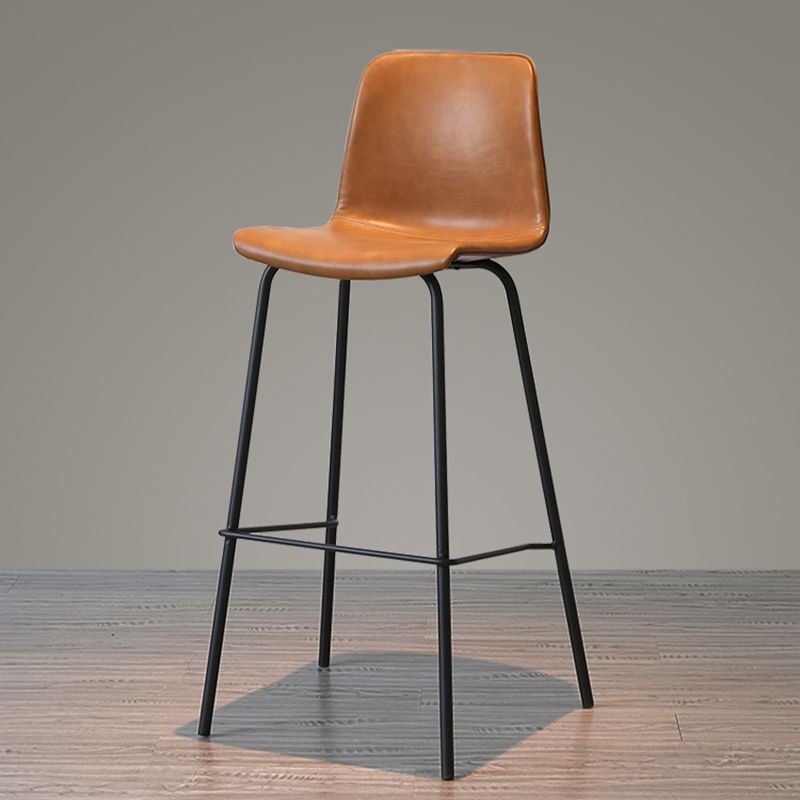 Taburete de bar de cuero interior moderno con reposapiés y respaldo bajo