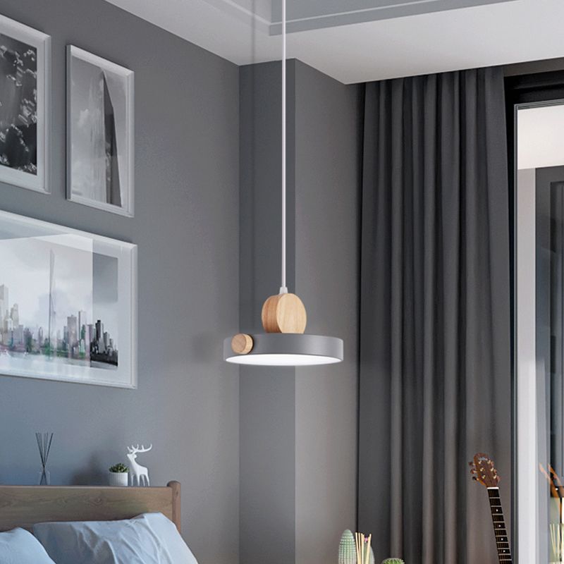 Forme de gâteau ronde Éclairage suspendu moderne Macaron Style Metal 1 Pendant léger