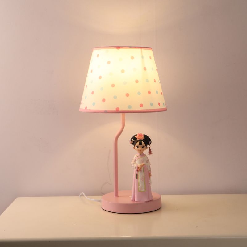 Stof emmer schaduw tafelverlichting cartoon 1-licht witte nachtkastje lamp met beeldje decor