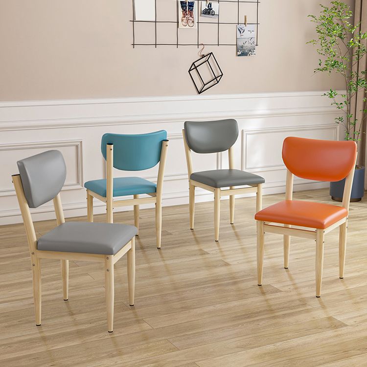 Chaise d'appoint scandinave pour la maison, chaise de salle à manger simple rembourrée en métal à dossier ouvert