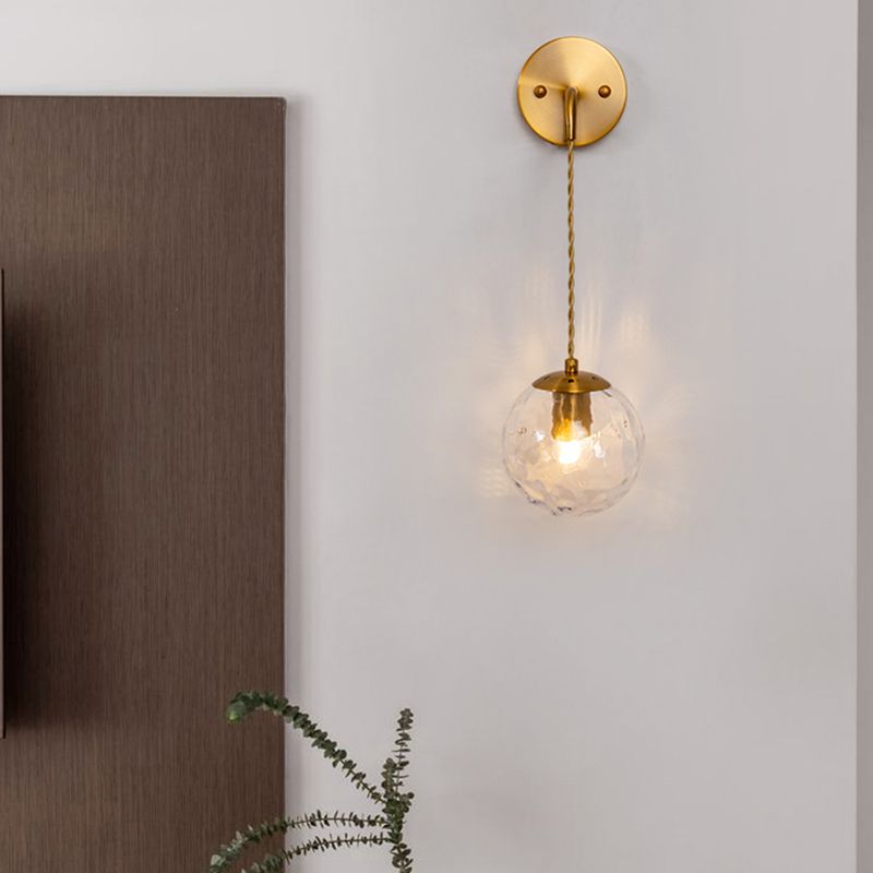1 Kopf rund umleuchten zeitgenössische klare, verleumderte Glaswandlampe in Gold montiert