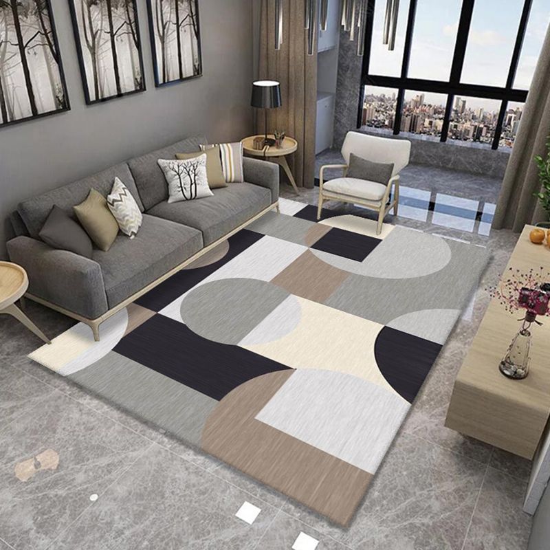 Contemporary Triangle Pattern Rug Polyester Carpet Washable Indoor Carpet for Home Decoration