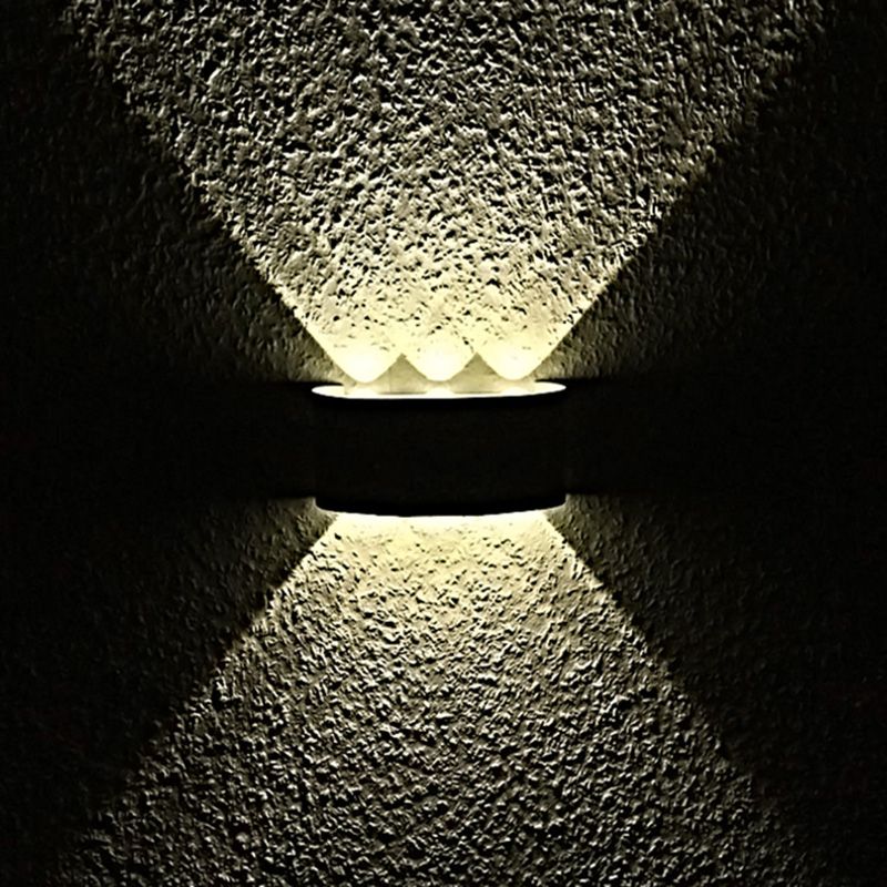 Pronzo della parete della casa con pale per la casa per le vetrici.