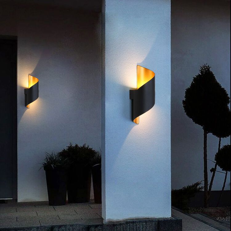 Black Modernism Single Wall Mounted Sconce Unique Metallic Wall Light