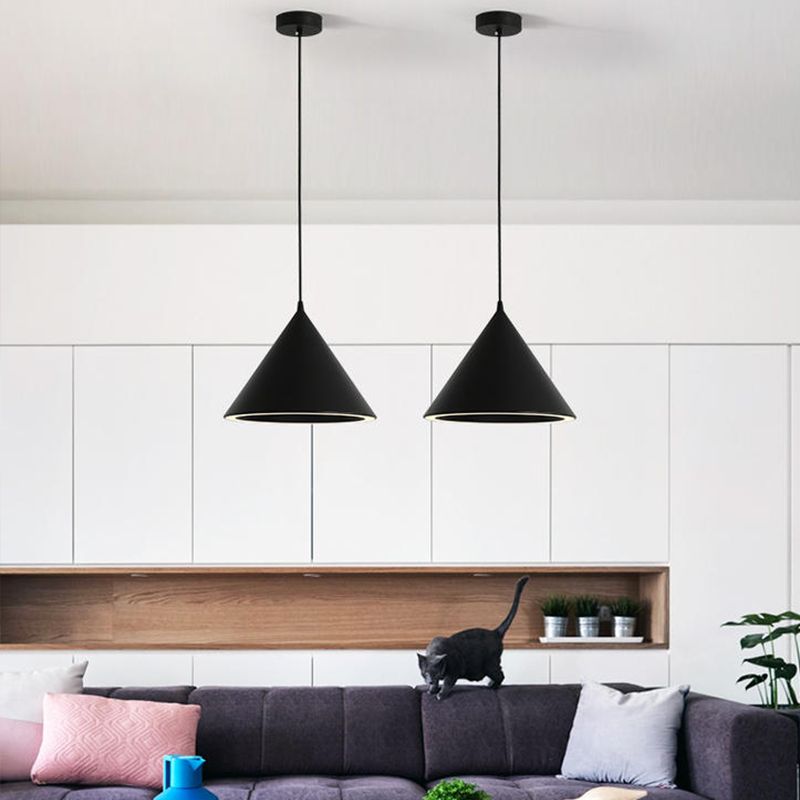 Forme de cône en métal Lumières suspendues modernes Macaron style 1 pendentif lumineux Light pour salle à manger