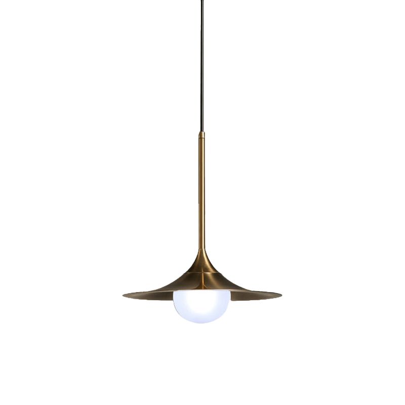 Forme de la corne de fer Éclairage modernisme 1 plafonnier de tête luminaire en laiton avec une teinte en verre de lait orbe