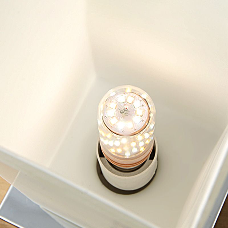 Lampada da tavolo con fiori e vasi Lampada da notte cromata a 1 luce in vetro bianco nordico con decorazioni floreali