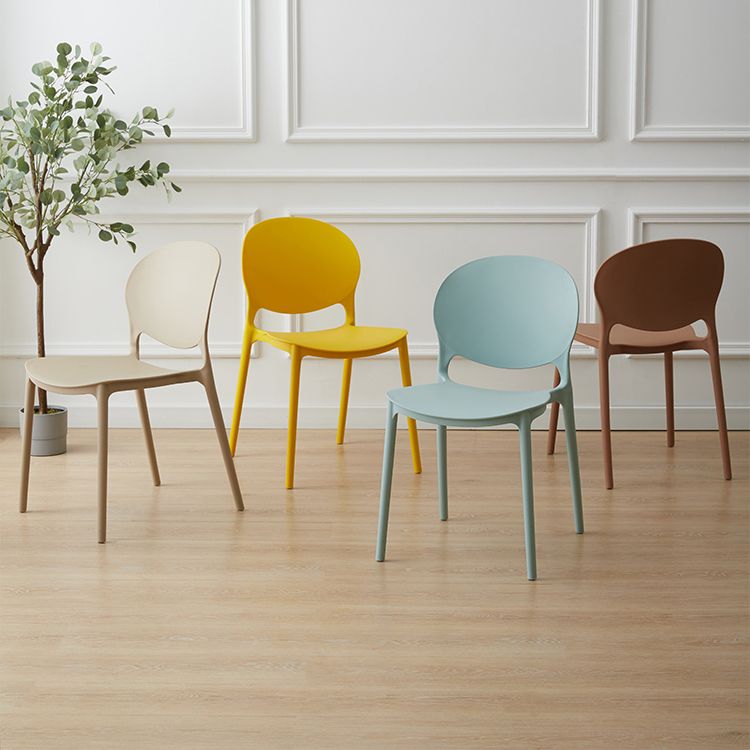 Chaise de salle à manger scandinave en plastique, chaise latérale à dossier ouvert avec 4 pieds pour usage domestique
