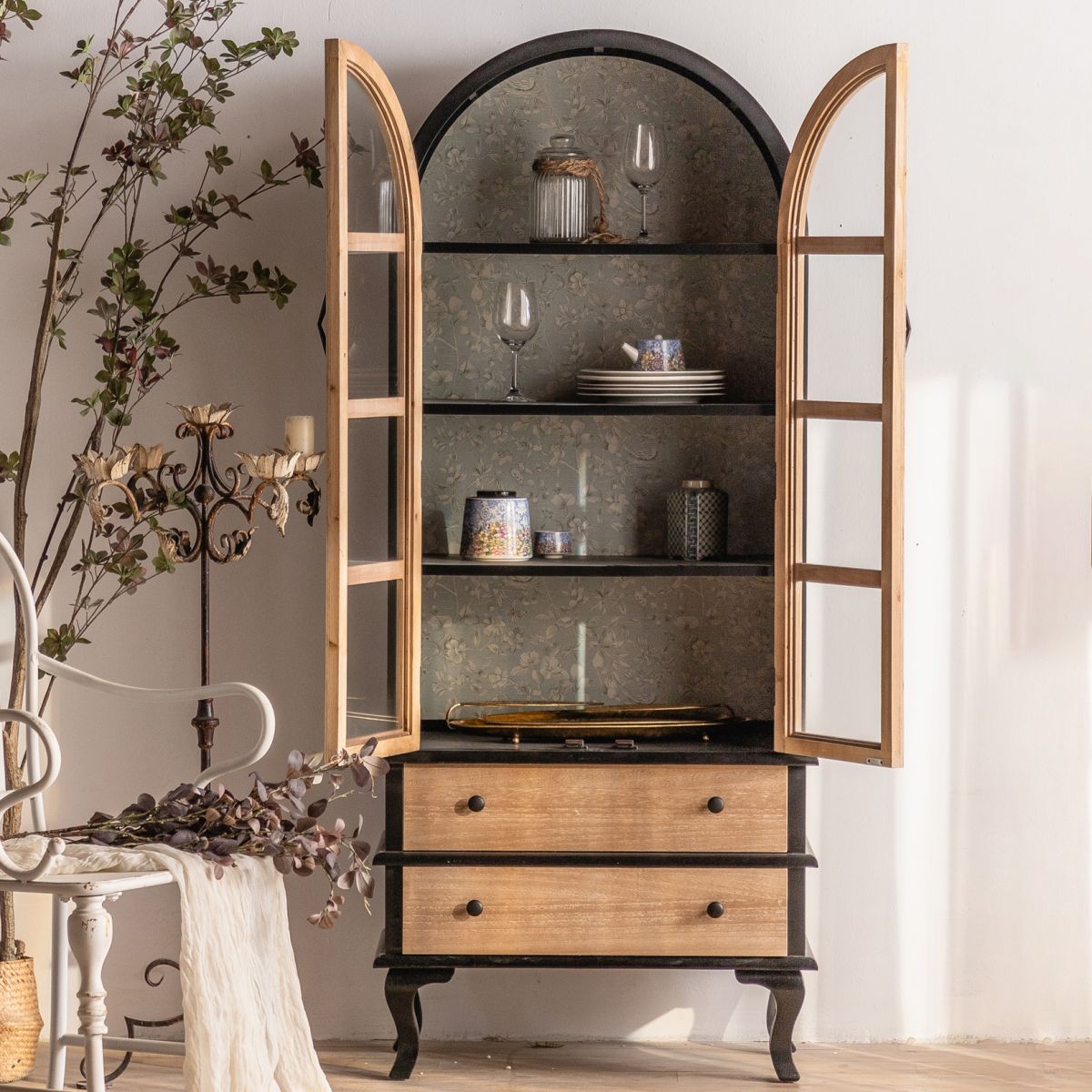 Solid Wood Cabinet Industrial Stain Resistant Accent Cabinet