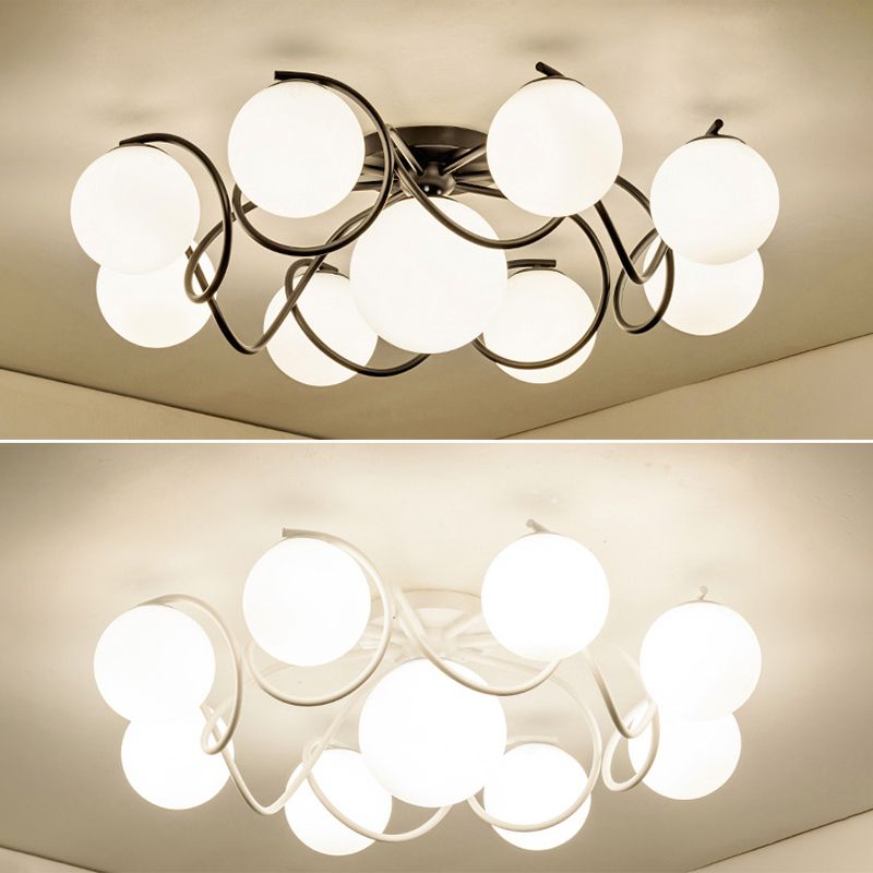Weißer Glasball -Cluster Deckenleichter zeitgenössischer Einfachheitstil Semi Flush Mount Lampe mit Eisen kreativer Lampe Pfosten