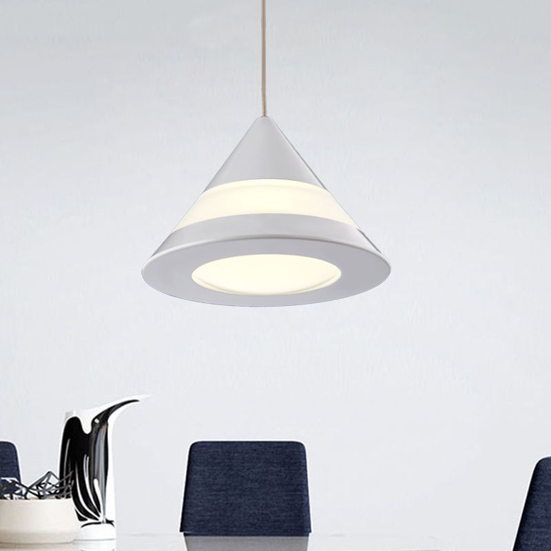 Semplice cono bianco a sospensione leggera in metallo in metallo 3 luci sala da pranzo Sospensione Luce calda/bianca