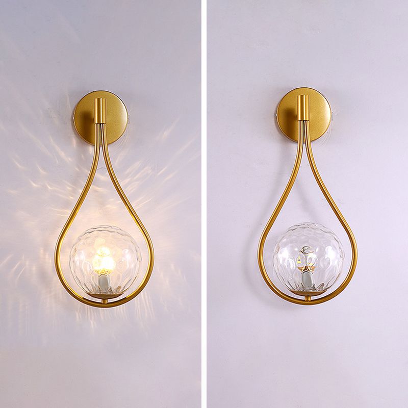 Luz de pared colgante de hierro forjado en una moderna lámpara de pared de vidrio de globo creativo para el dormitorio