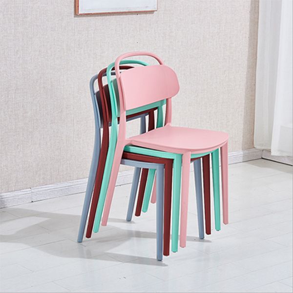 Silla de comedor escandinava de plástico, apilable, con respaldo abierto, acabado mate (juego de 4)