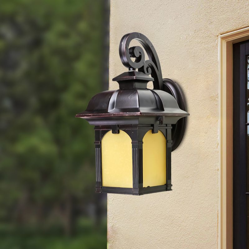 Lampe murale à bras rural rural simple en verre jaune clair
