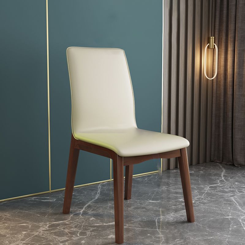 Moderne Küchenlederquadrat -Essstühle Parsons Stuhl mit Holzbeinen