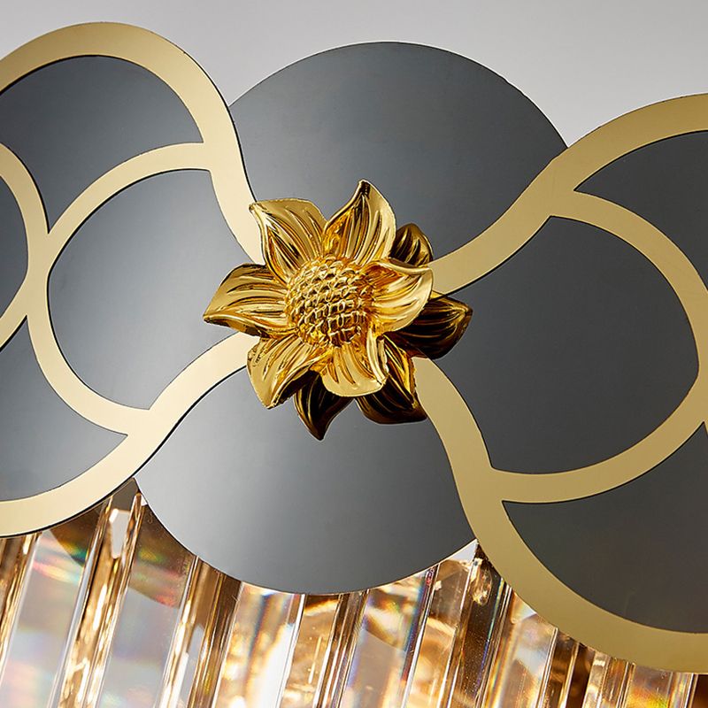 Iluminación de techo metálico floral lámpara de lámpara de araña dorada dorada posmoderna con decoración de cristal de tiras