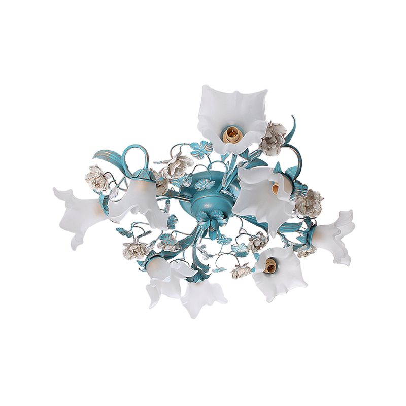 Blaue 6/8-flammige, halbbündige Deckenleuchte im pastoralen Stil, Blumen-Deckenleuchte aus weißem Glas für Schlafzimmer