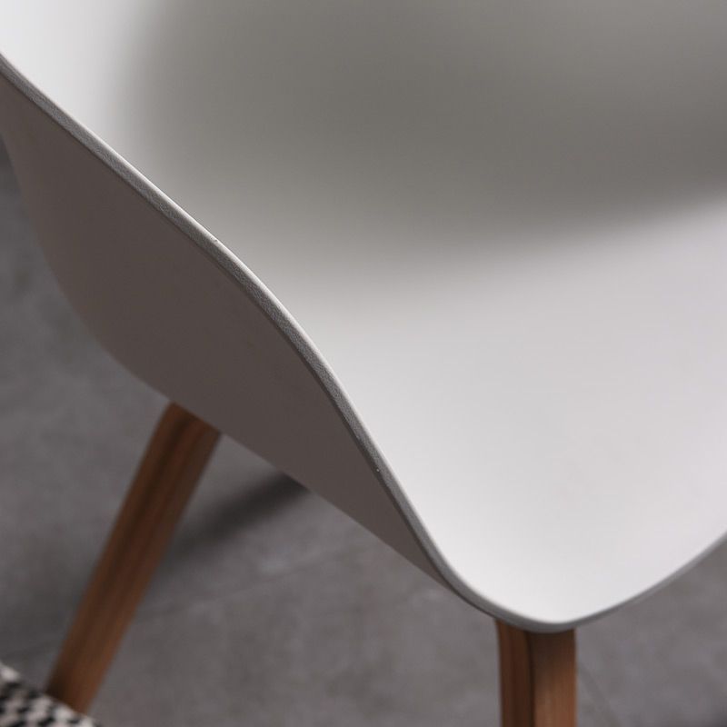 Zeitgenössischer Stil Esszimmerstühle fester Armstuhl mit Holzbeinen