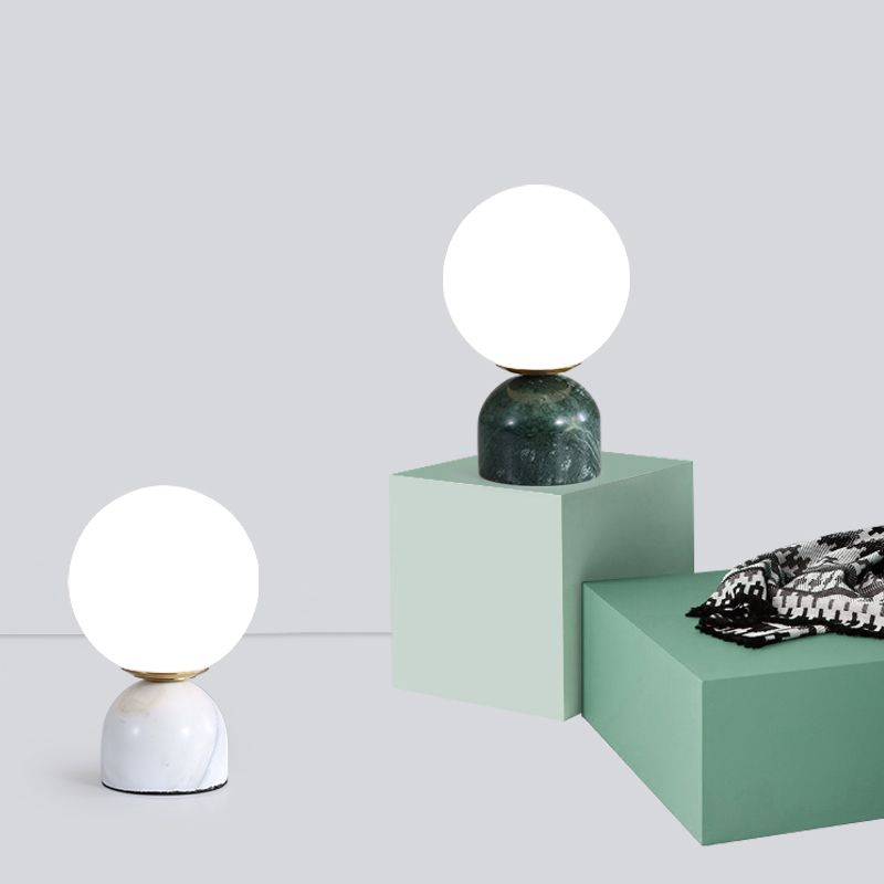 Globe Elfenbeinglas Nachttisch leichtes Nordic 1 Lamptischleuchte mit Marmorpodest