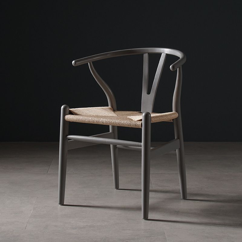 Silla de comedor de madera moderna con acabado mate de Wishbone de haya