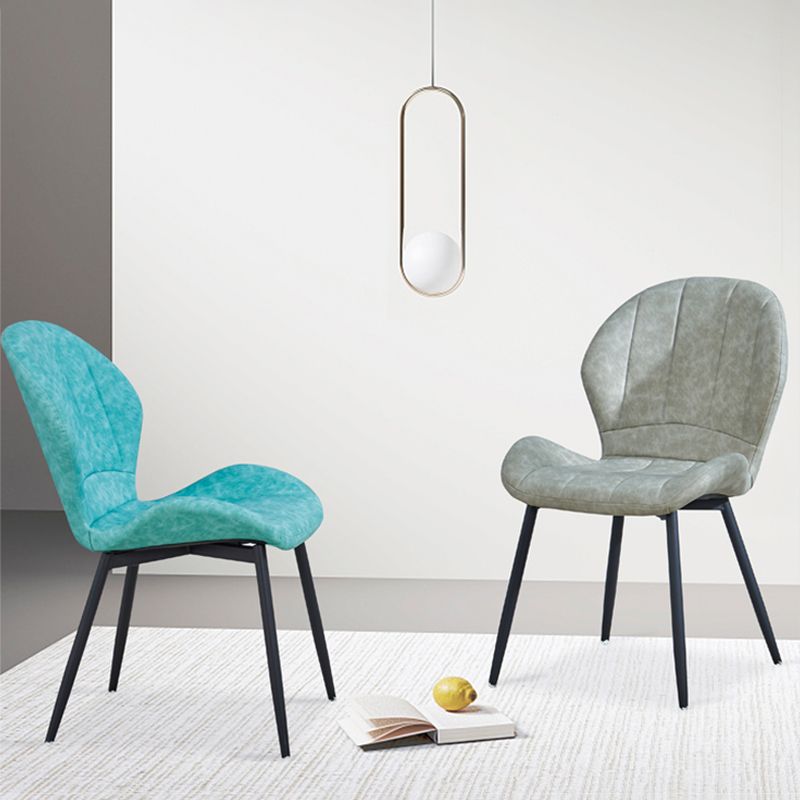 Silla lateral casera tapizada escandinava Silla de comedor con respaldo lateral y acabado mate