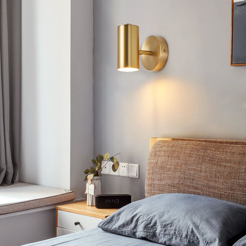 Lampada montata a parete in metallo regolabile contemporaneo per camera da letto