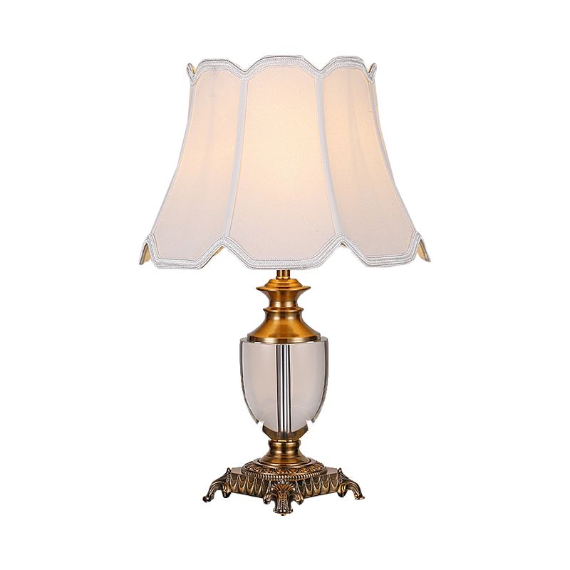 Modernismo Bell Shade Desk Babet 1 Bulb Table Light in White para el comedor