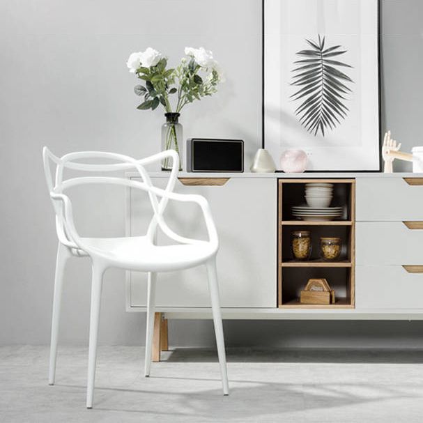 Chaise latérale de salle à manger à dossier ouvert en plastique nordique 33" H dinant la chaise pour le restaurant
