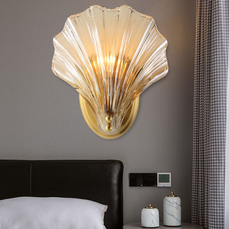Traditional Scalloped Wall Mount Lighting Clear Glass 1 Head Wall Mounted Lamp in Brass