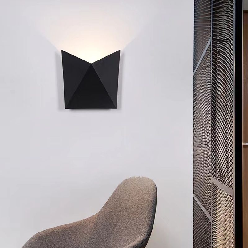 Geometric Shape Wall Lamp Modern Style Acrylic 1 Light Sconce in White / Black