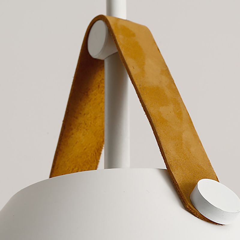 Lumière suspendue en métal