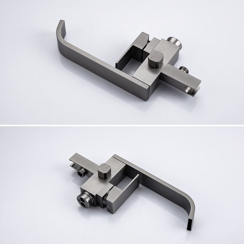Floor Mounted Metal Freestanding Tub Filler Swivel Freestanding Faucet with Spray Gun