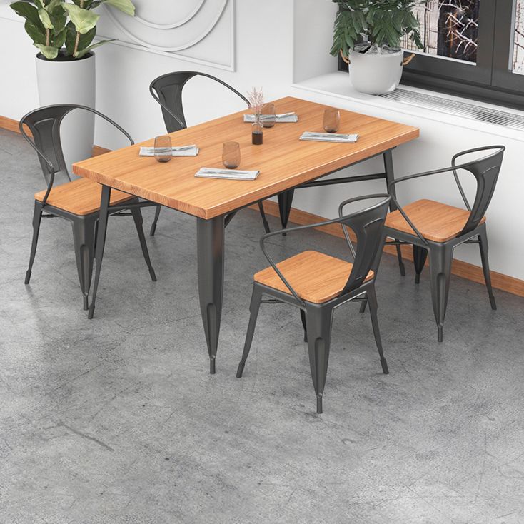 Mesa de comedor de madera sólida Mesa de comedor industrial de 4 patas con base de metal