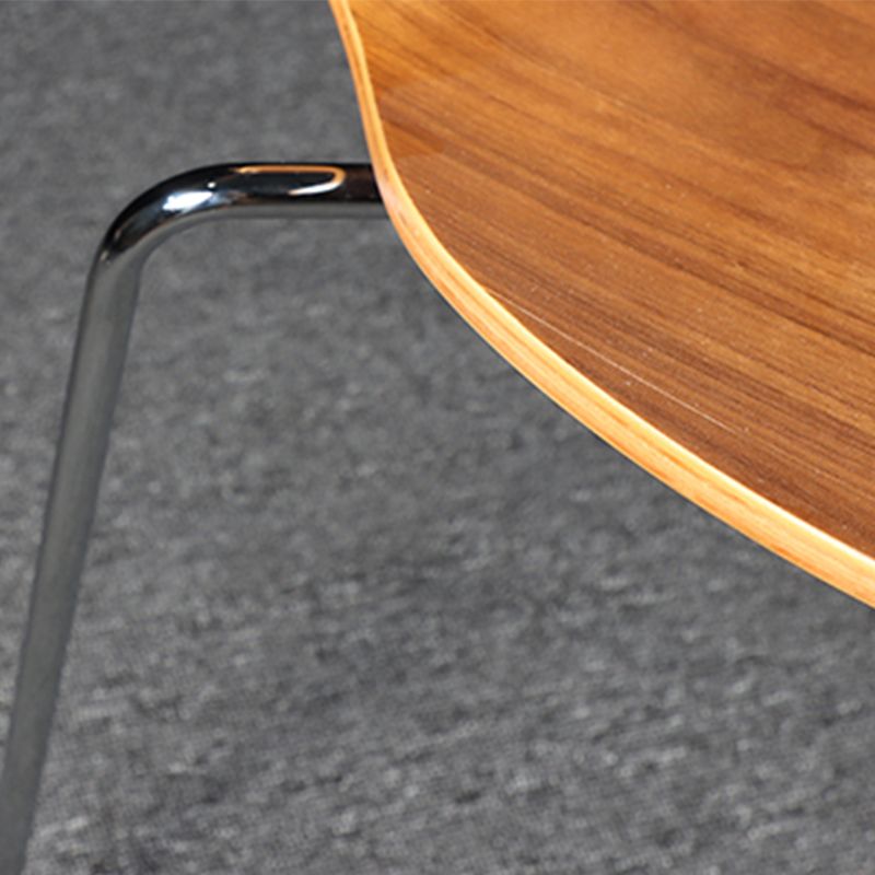 Silla de comedor de madera escandinava con respaldo de orejas y acabado mate (juego de 4)