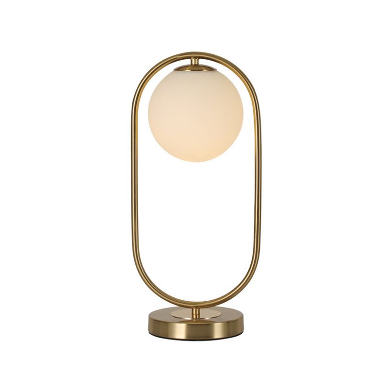 Éclairage de table en métal ovale doré luxueux 1 ampoule opaque en verre opaque lampe de nuit pour le salon