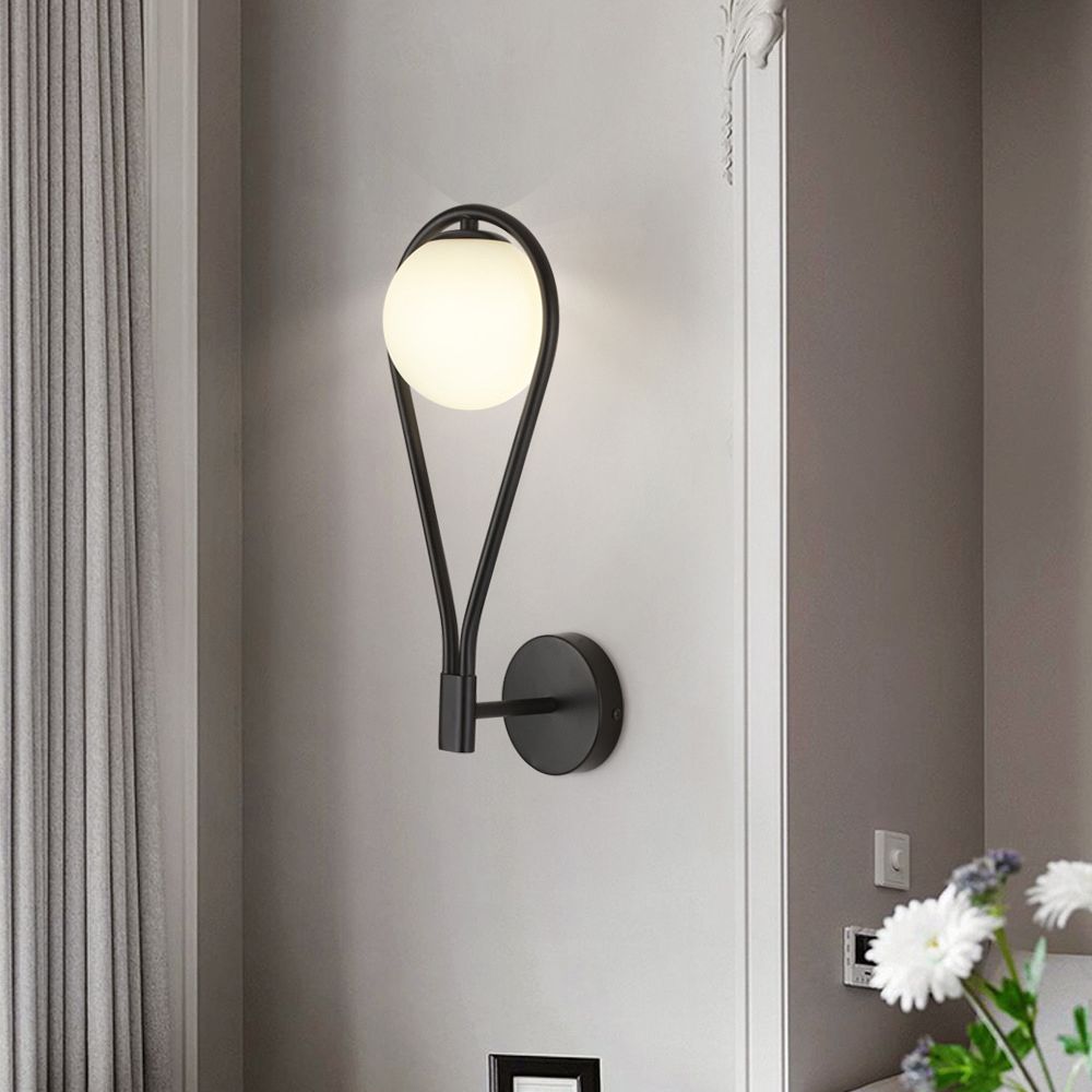 Lampe murale du globe moderne Verre blanche 1 lumière lumineuse légère pour la chambre corride
