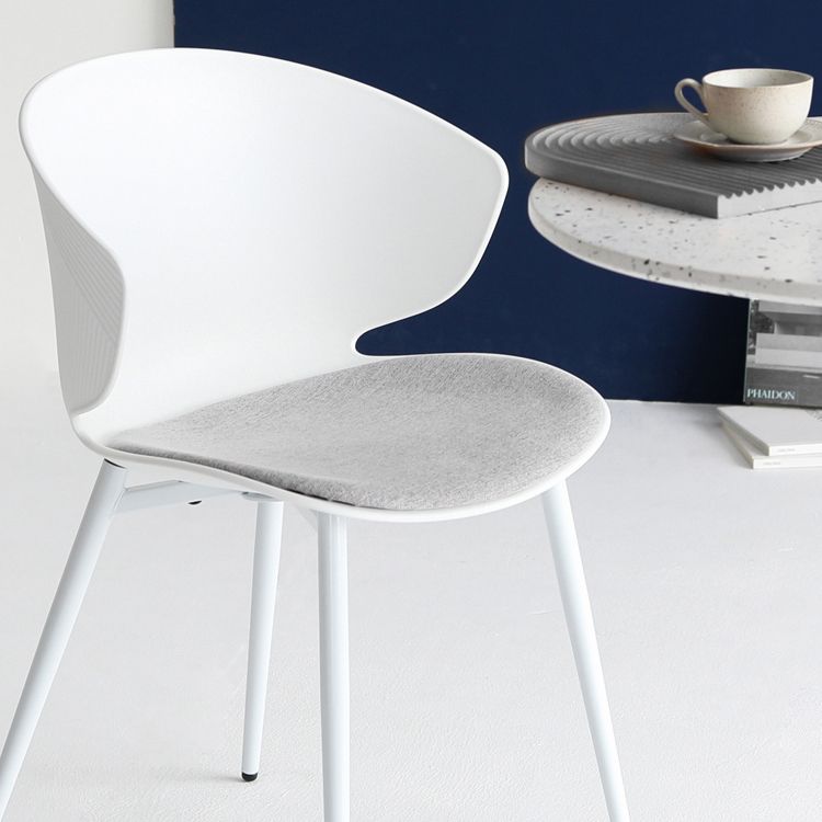 Silla de comedor estilo moderno Sillas laterales sin brazos con patas de metal