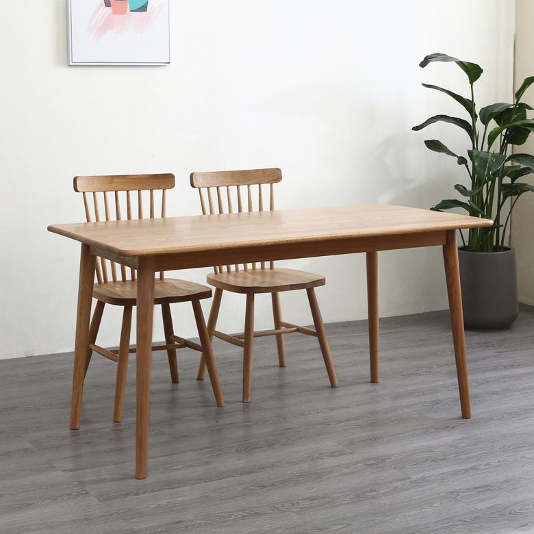 Table à manger décontractée rectangle Tone brune table fixe avec du bois massif en chêne