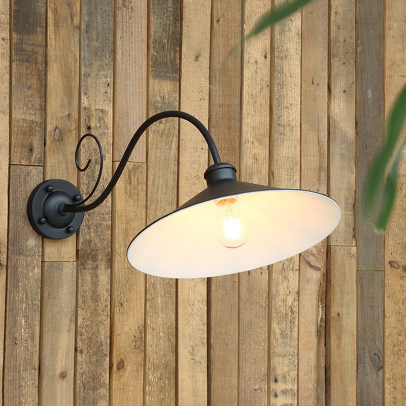 Industrielle Vintage -Wandleuchte -Leuchten im Freien mit Schmiedeeiseisen -Wand montiertes Licht