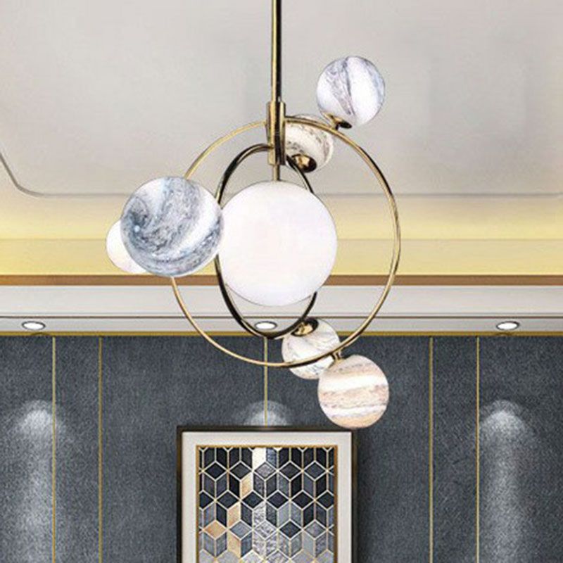 Postmodern Creative Chandelier Gold Orbital Planet Pendant Light con tonalità di vetro colorato