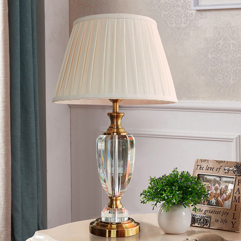 Lampada da tavolo moderna a forma di vaso, in cristallo tagliato a mano, a 1 testa, piccola lampada da scrivania beige larga 14"/16".