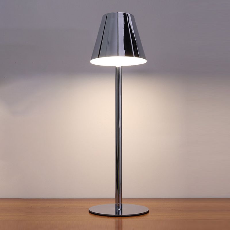 Zeitgenössische Tischlampe 1-Licht-LED-Metallkegel-Tischlicht für Esszimmer