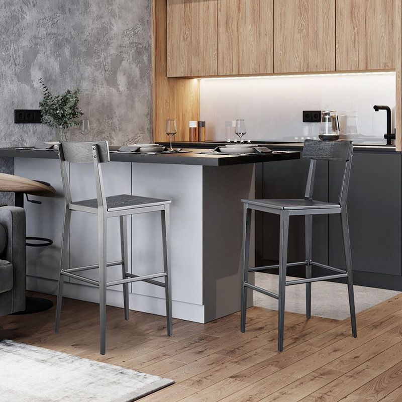 Contemporary Metal Counter Height Stools with Footrest Bar Stool in Silver