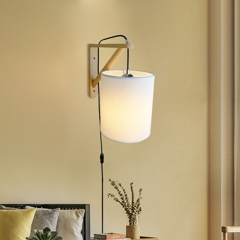 Blanc Cylindrical Fabric Light Light Sconce Style japonais Boule en bois 1-Bulb dans la lampe à montage mural