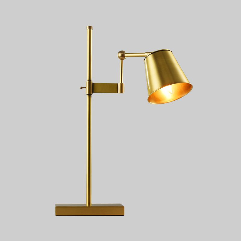 Brede flare metalen tafel licht modern 1 bol messing nachtkastje lamp met zwenkarm