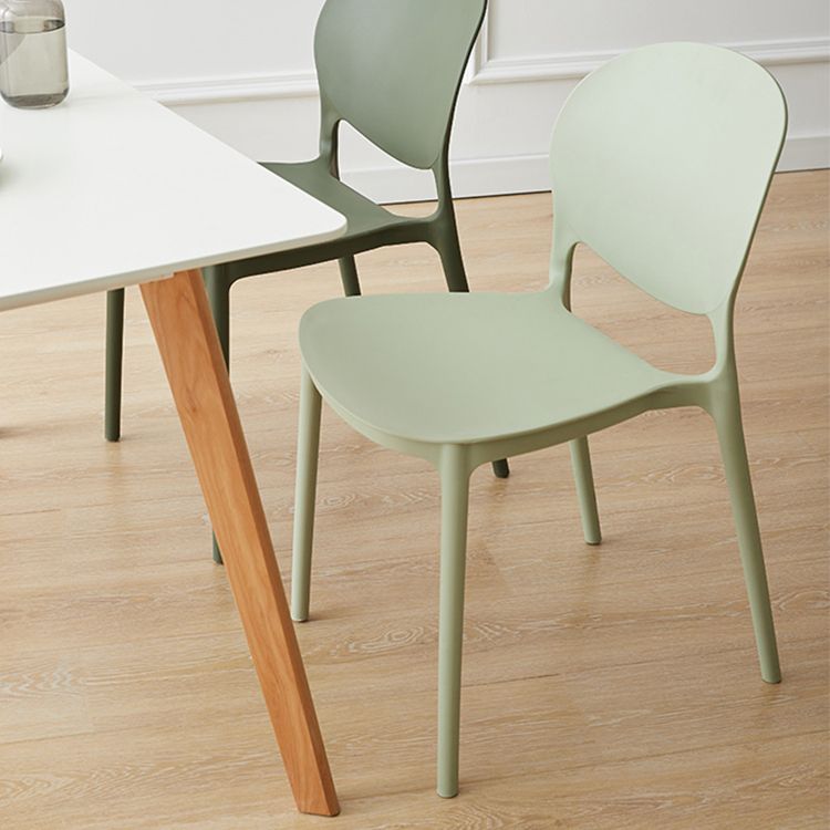 Chaise de salle à manger scandinave en plastique, chaise latérale à dossier ouvert avec 4 pieds pour usage domestique