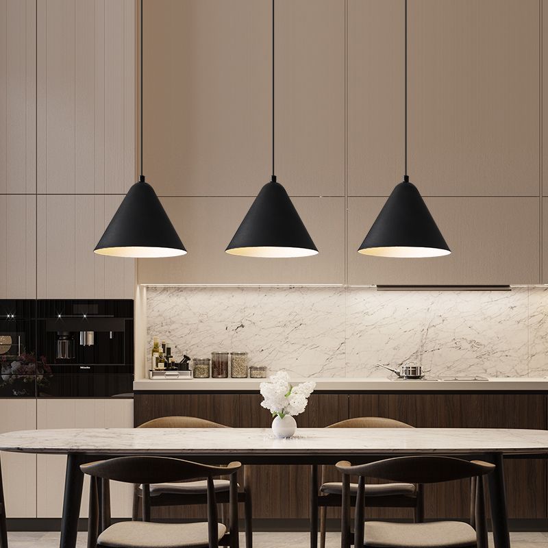 3 lumières Nordic Pendante Lighting Conical Drop Laut avec de l'ombre en métal pour salle à manger