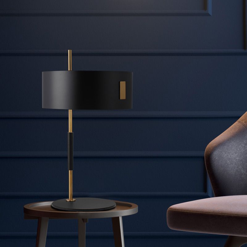 Lampada notturna rotonda nera e in ottone Light da tavolo a singolo metallo minimalista per soggiorno