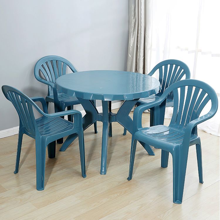 El brazo de cena apilable plástico preside el hogar moderno Windsor que cena los sillones